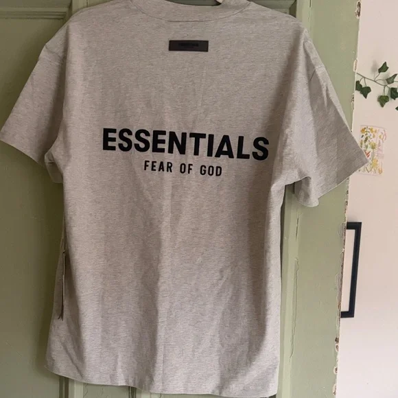 Essentials tee - Picture 4 of 4